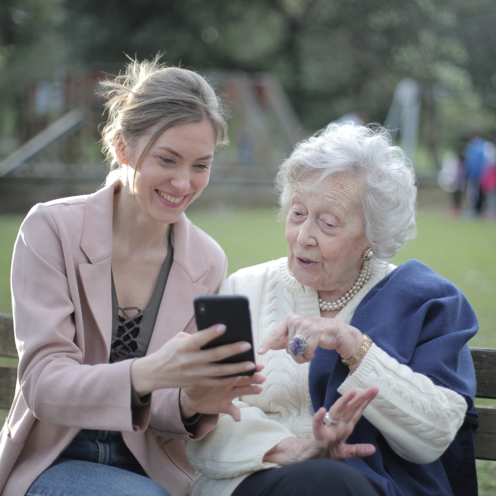 Para llamadas esenciales y fáciles de usar: los mejores móviles para personas  mayores